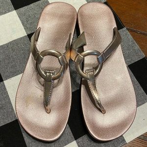 #15 - NWOT Cute Metallic look sandals. Sz 9